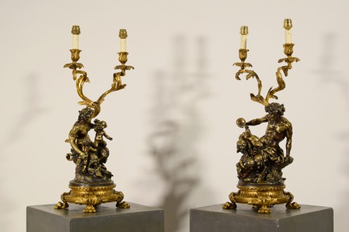  - Paire de chandeliers en bronze montés à la lampe