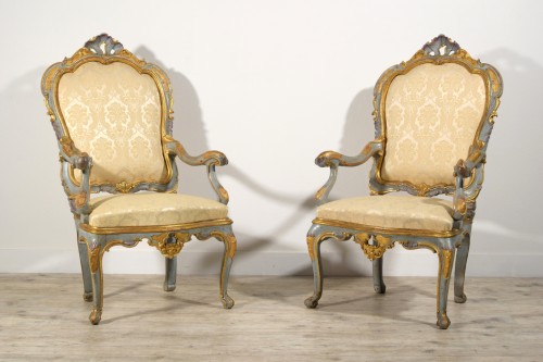 Paire de fauteuils vénitiens du XVIIIe siècle en bois sculpté doré et laqué - Sièges Style Louis XV