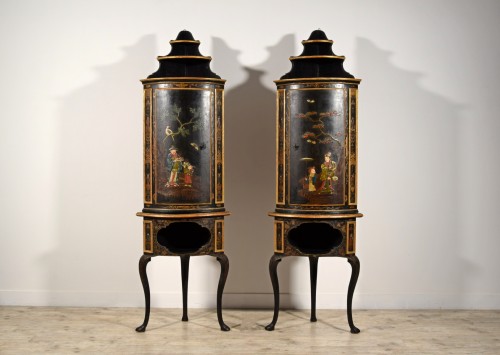 Furniture  - 18th Century, Pair of Italian Rococo Chinoiserie Lacquered Wood Corner Cabi
