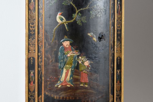 XVIIIe siècle - Paire d’encoignures en bois laqué à décor de chinoiserie, Italie milieu du XVIIIe siècle