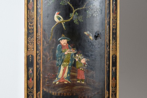 18th century - 18th Century, Pair of Italian Rococo Chinoiserie Lacquered Wood Corner Cabi