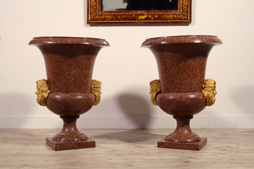 Paire de vases en bronze laqué faux porphyre, Rome XXe siècle - Objet de décoration Style 