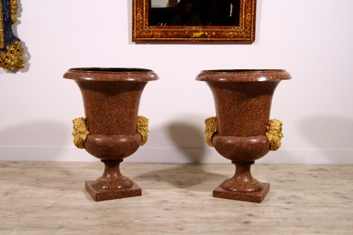 XXe siècle - Paire de vases en bronze laqué faux porphyre, Rome XXe siècle