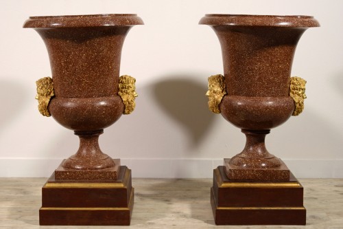 Antiquités - Paire de vases en bronze laqué faux porphyre, Rome XXe siècle