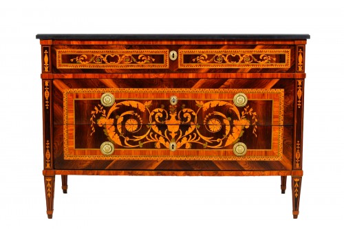 18th century Italian Neoclassical Chest of Drawers