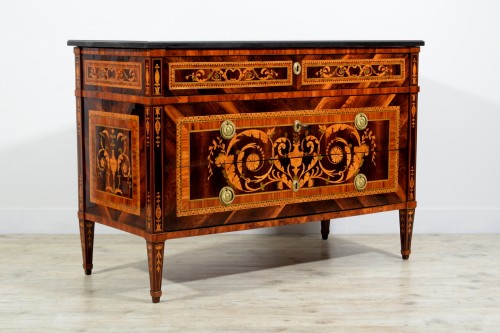Furniture  - 18th century Italian Neoclassical Chest of Drawers