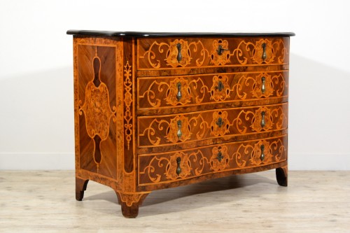 Commode en placage et marqueterie, Piémont 1ere moitié du XVIIIe siècle - Mobilier Style Transition