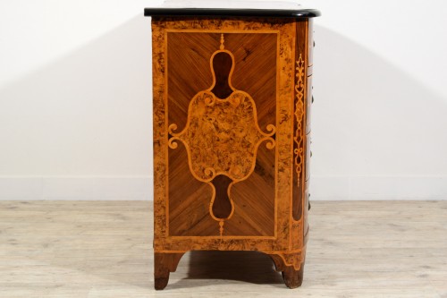 XVIIIe siècle - Commode en placage et marqueterie, Piémont 1ere moitié du XVIIIe siècle