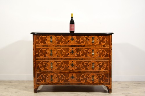 Commode en placage et marqueterie, Piémont 1ere moitié du XVIIIe siècle - Transition