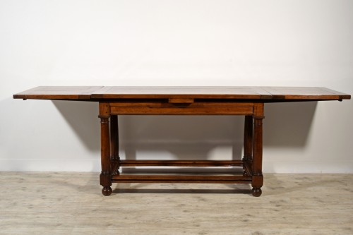 XVIIIe siècle - Table extensible en bois de noyer, Italie XVIIIe siècle