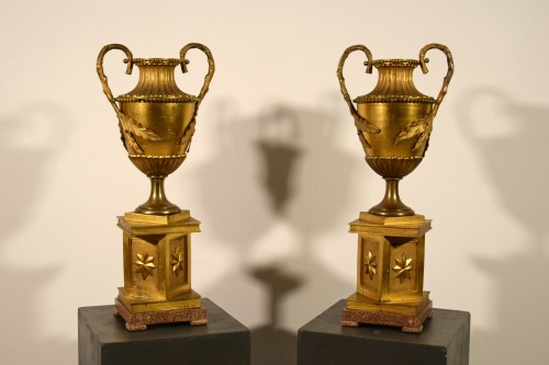 XIX century Pair of Large Italian Neoclassical Gilt Bronze Vases  - 