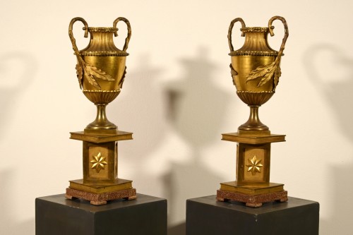 XIX century Pair of Large Italian Neoclassical Gilt Bronze Vases  - 