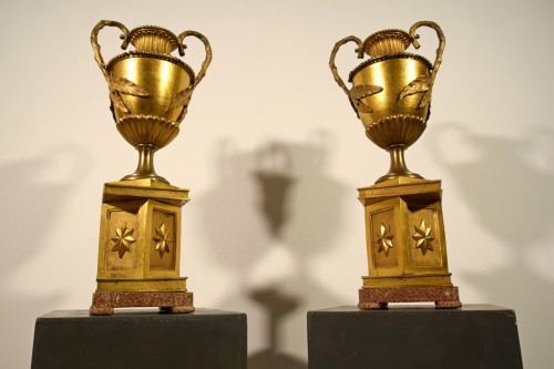 Antiquités - XIX century Pair of Large Italian Neoclassical Gilt Bronze Vases 