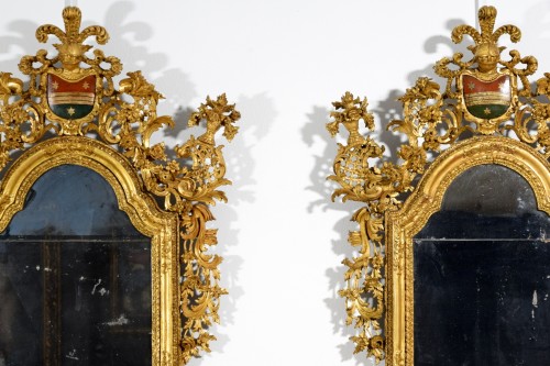 Louis XV - Paire de miroirs en bois sculpté et doré, Vénétie,XVIIIe siècle