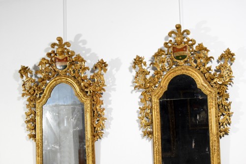Antiquités - Paire de miroirs en bois sculpté et doré, Vénétie,XVIIIe siècle