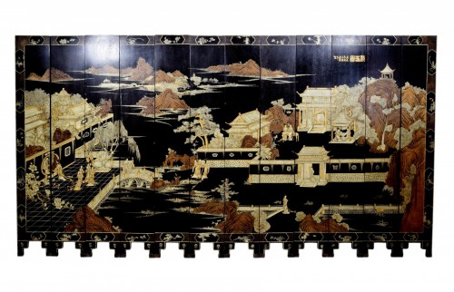 19th century, Chinese twelve-panel Screen in Black Lacquered Wood and Gilt 
