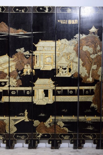 Antiquités - Paravent à douze feuilles en bois laqué noir et décoré à l’or, Chine XIXe siècle