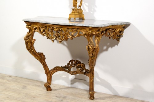 XVIIIe siècle - Console en bois sculpté et doré, Italie, époque Barocchetto milieu du XVIIIe siècle