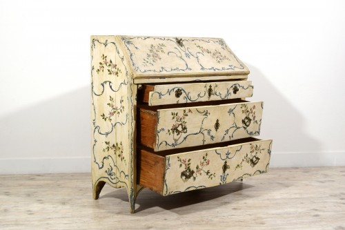 Antiquités - Mid-18th Century, Italian Rococo Lacquered Wood Drop-Front Chest of Drawers