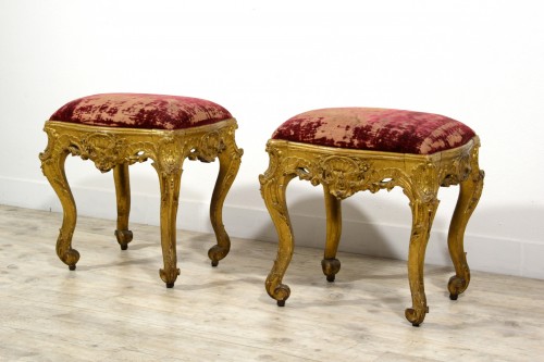 Paire de tabourets baroques en bois sculpté et doré, France XVIIe siècle - Brozzetti Antichità