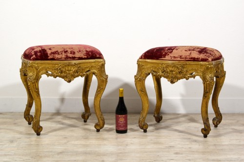 Paire de tabourets baroques en bois sculpté et doré, France XVIIe siècle - Régence