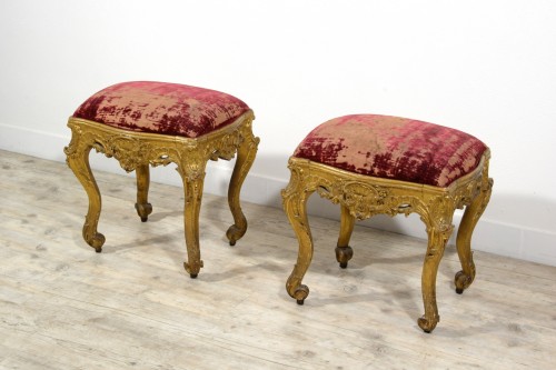 Antiquités - Paire de tabourets baroques en bois sculpté et doré, France XVIIe siècle