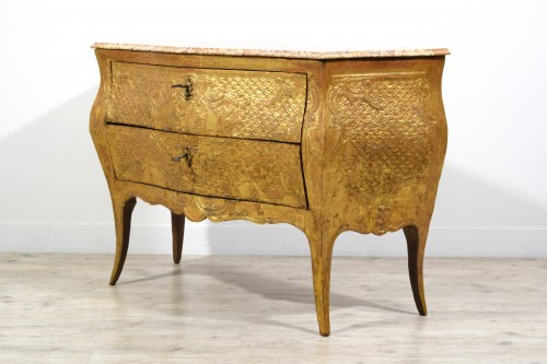 18th century - Baroque chest of drawers in carved and gilded wood, Sicily, mid-18th centur