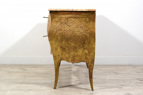 Antiquités - Baroque chest of drawers in carved and gilded wood, Sicily, mid-18th centur