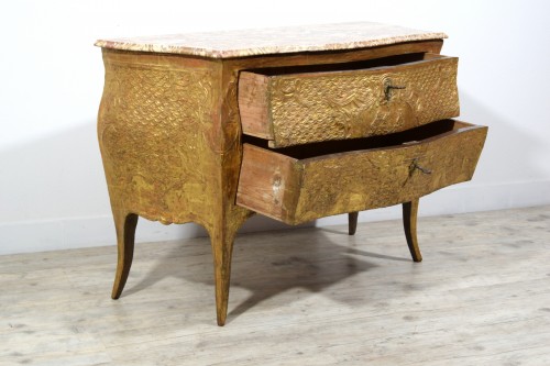 Antiquités - Baroque chest of drawers in carved and gilded wood, Sicily, mid-18th centur