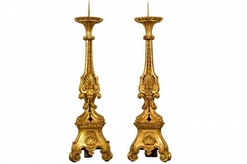 18th century, Pair of Neoclassical Italian carved and gilt wood candlestick