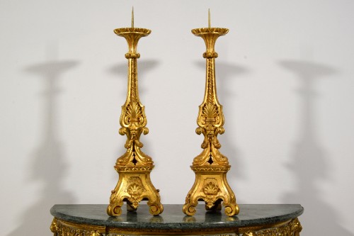 18th century, Pair of Neoclassical Italian carved and gilt wood candlestick - Lighting Style Louis XVI