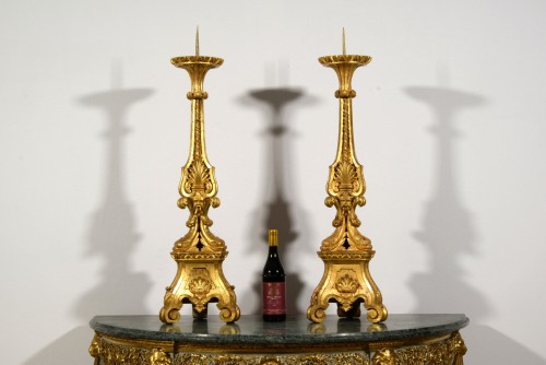 18th century, Pair of Neoclassical Italian carved and gilt wood candlestick - Louis XVI