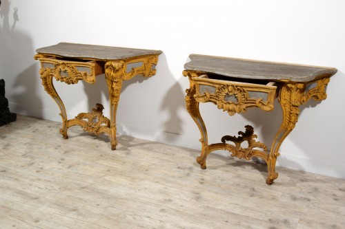 XVIIIe siècle - Paire de consoles en bois sculpté et laqué, Italie XVIIIe siècle