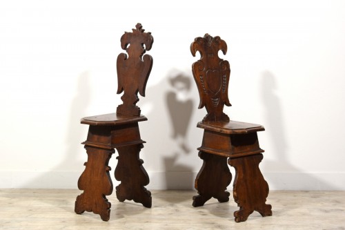 Two walnut stools, Tuscany early 18th century - 
