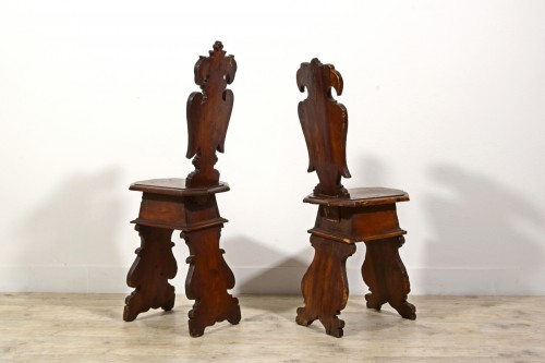 18th century - Two walnut stools, Tuscany early 18th century