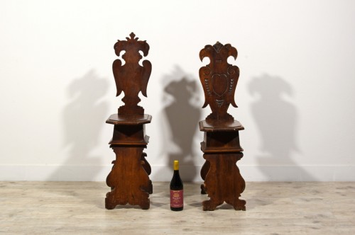 Two walnut stools, Tuscany early 18th century - 