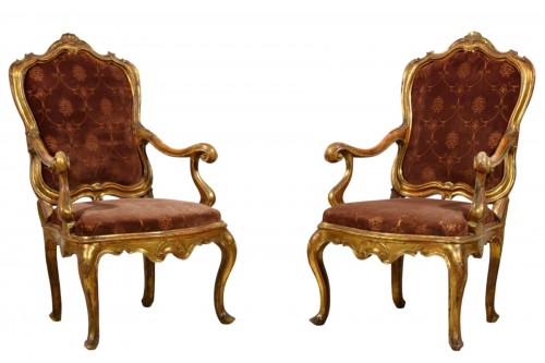 Paire de fauteuils Barocchetto en bois sculpté et doré, Venise XVIIIe siècle