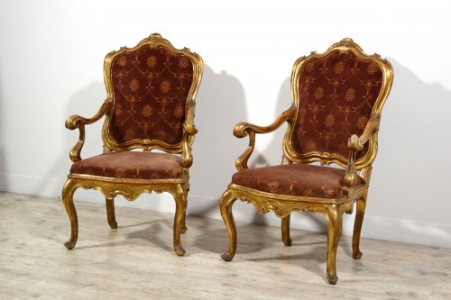 18th Century, Pair of Venetian Rococo Carved and Gilt Wood Armchairs - 