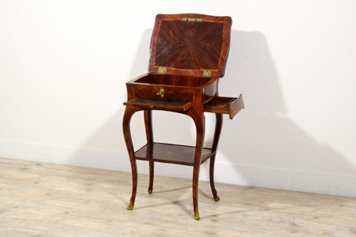 18th century - Center table in veneered wood, Genoa, Barocchetto period, mid 18th century