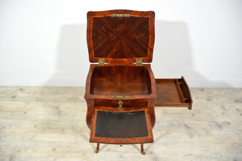 Louis XV - Center table in veneered wood, Genoa, Barocchetto period, mid 18th century