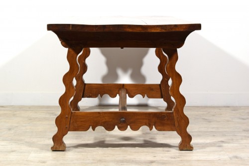 Antiquités - Carved Solid Walnut Side Table, Northern Italy Late 17th Century