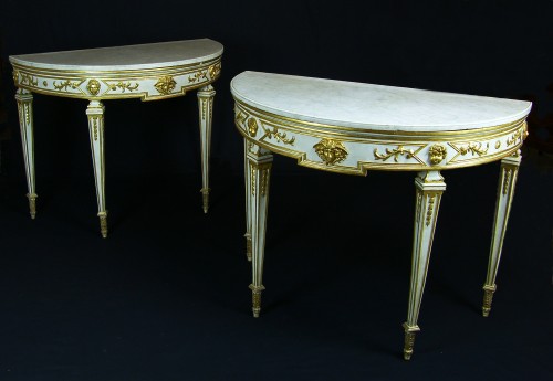 XVIII Century, Pair of Italian Half-moon Lacquered Neoclassical Consoles - Furniture Style Louis XVI