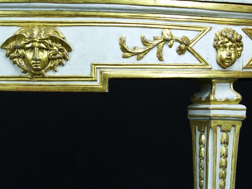 Mobilier Console - Couple de demi-lune console néoclassique, laquée et dorée, Italie XVIII siècle
