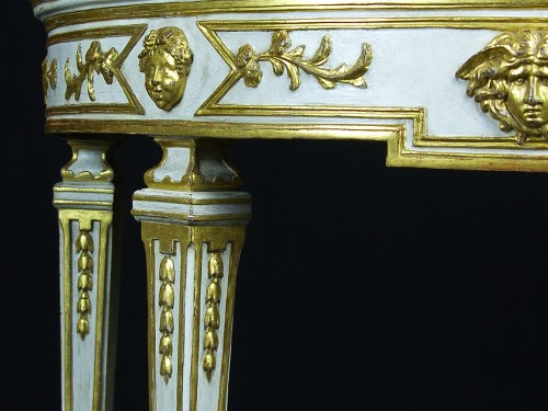 Louis XVI - Couple de demi-lune console néoclassique, laquée et dorée, Italie XVIII siècle