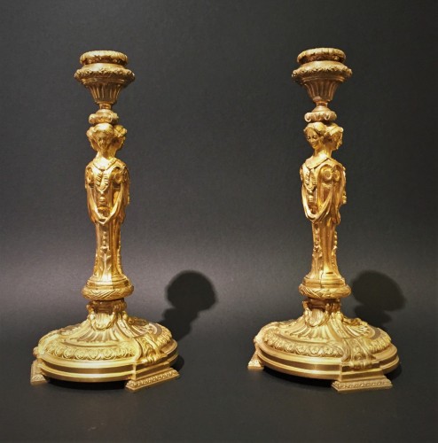 19th Century, Pair of French Git Bronze Candlesticks with Vestals  - 