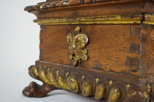 Renaissance - Petit coffre en bois sculpté