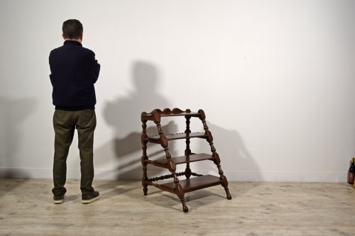 Antiquités - 18th Century, Italian Walnut Four Steps Staircase 