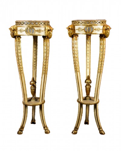  18th Century, Pair of Italian Neoclassical Lacquered and giltwood gueridon