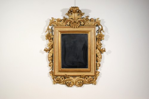Miroirs, Trumeaux  - Grand miroir laqué et doré à motifs rocaille, Italie, début du 18e siècle