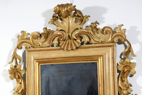 Louis XV - 18th Century, Large italian rocaille lacquered and gilt wood mirror
